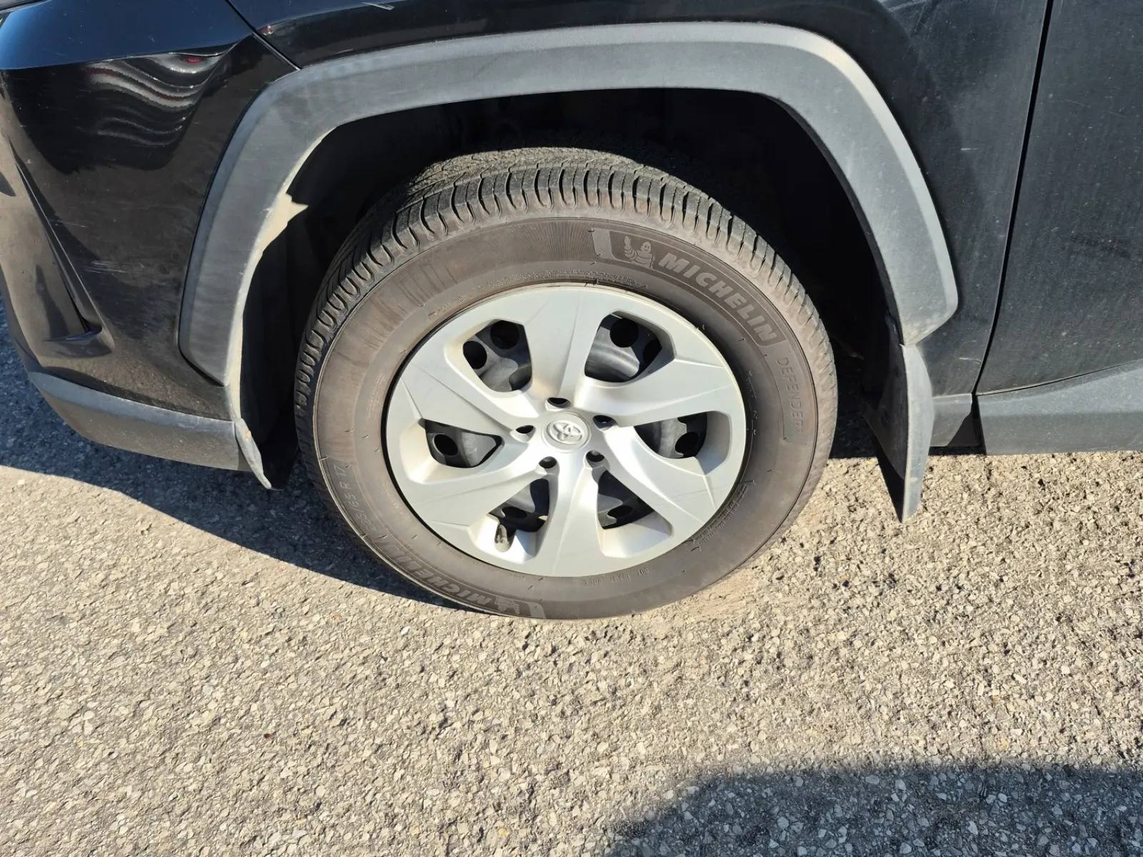 Front driver wheel/tire photo