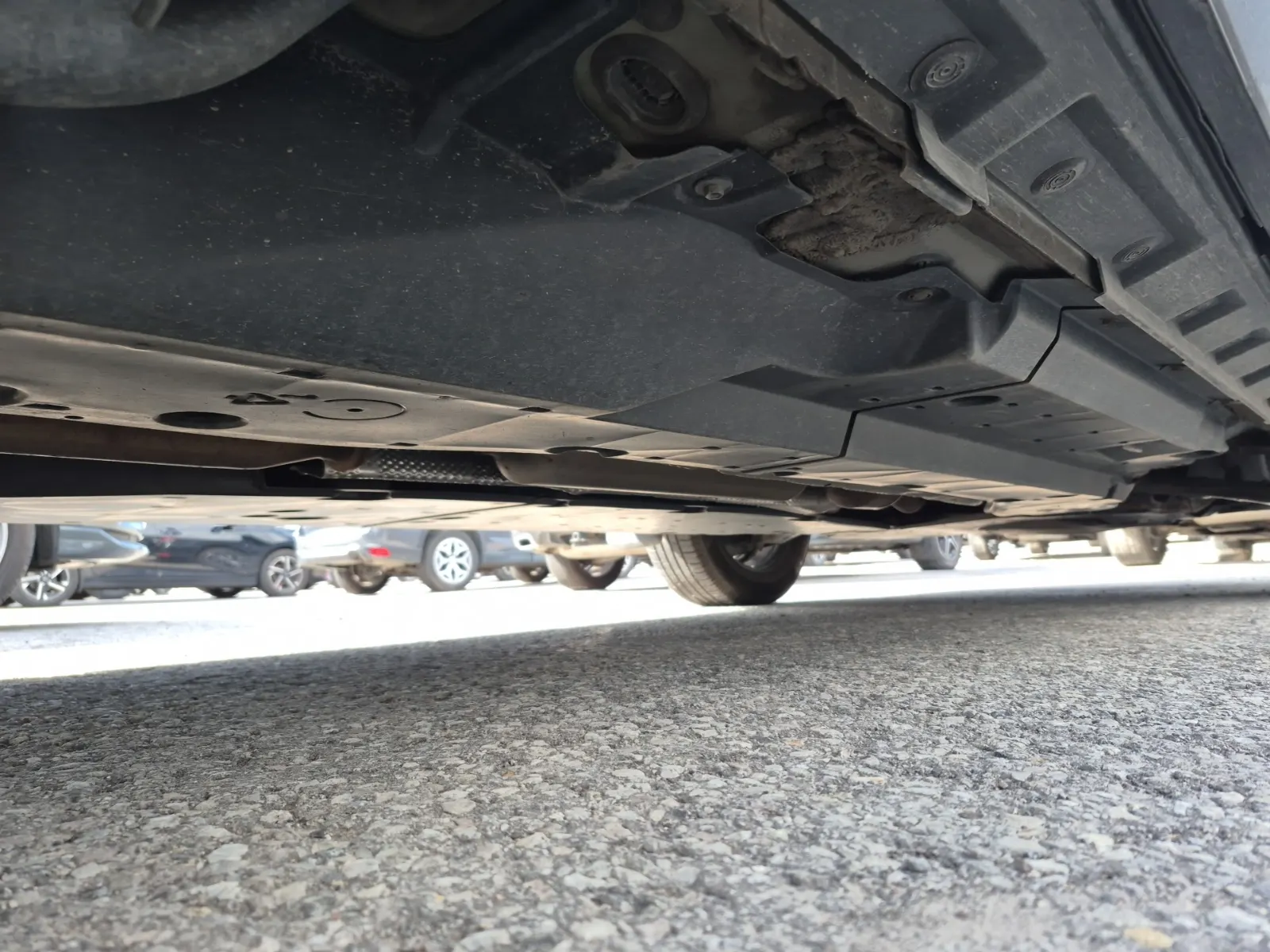 Undercarriage - Passenger Photo
