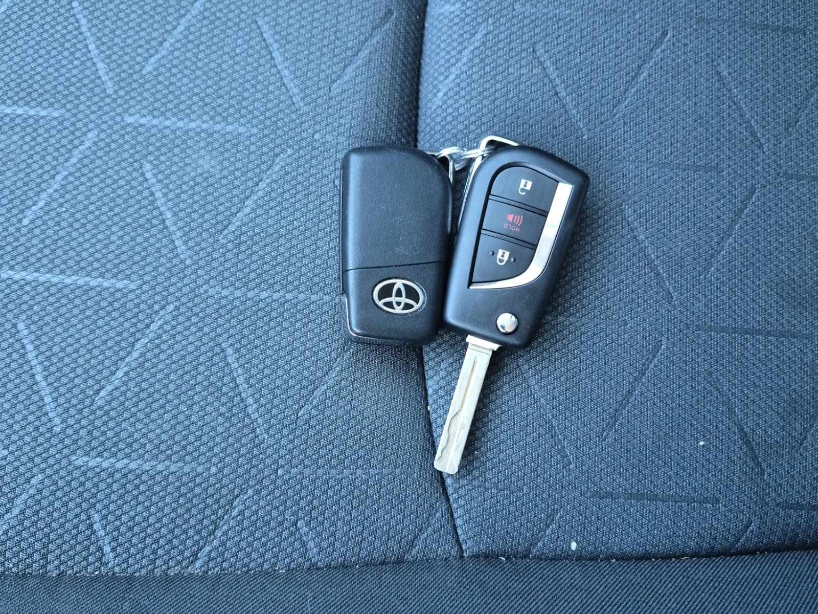 Keys/Fobs/Manual Photo