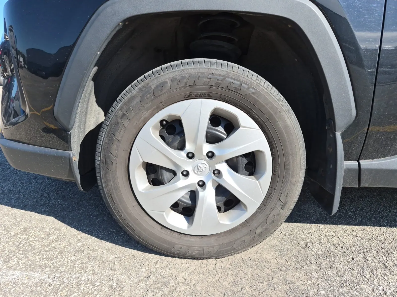 Front driver wheel/tire photo