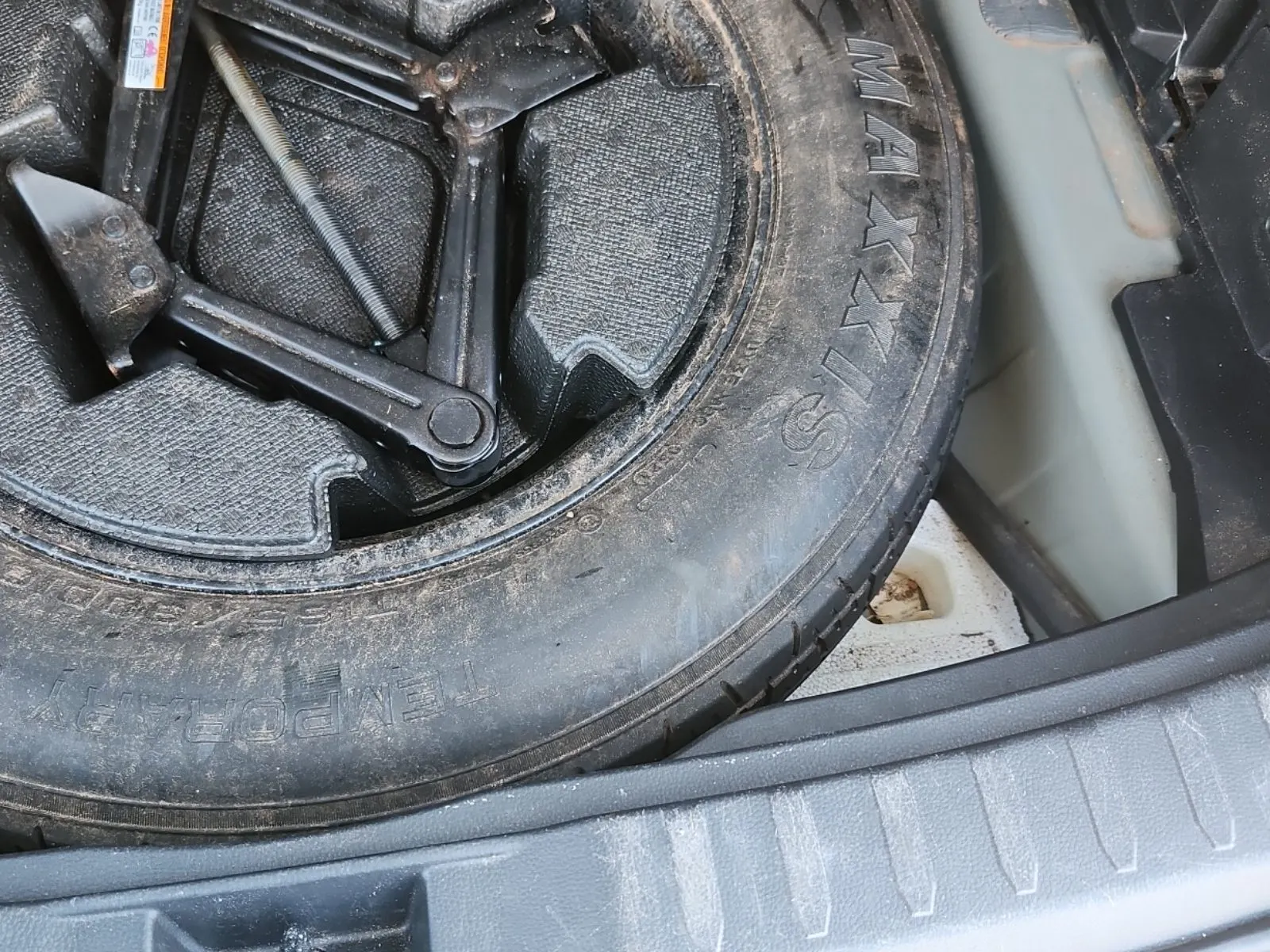Spare Tire & Wheel Photo