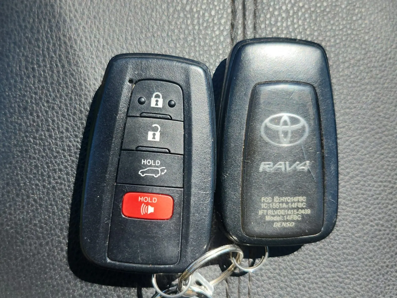 Keys/Fobs/Manual Photo