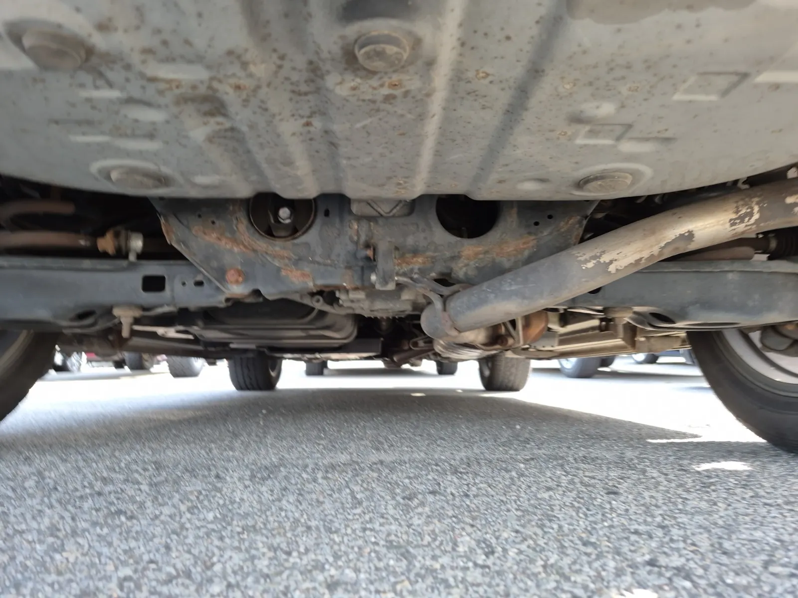 Undercarriage - Rear Photo