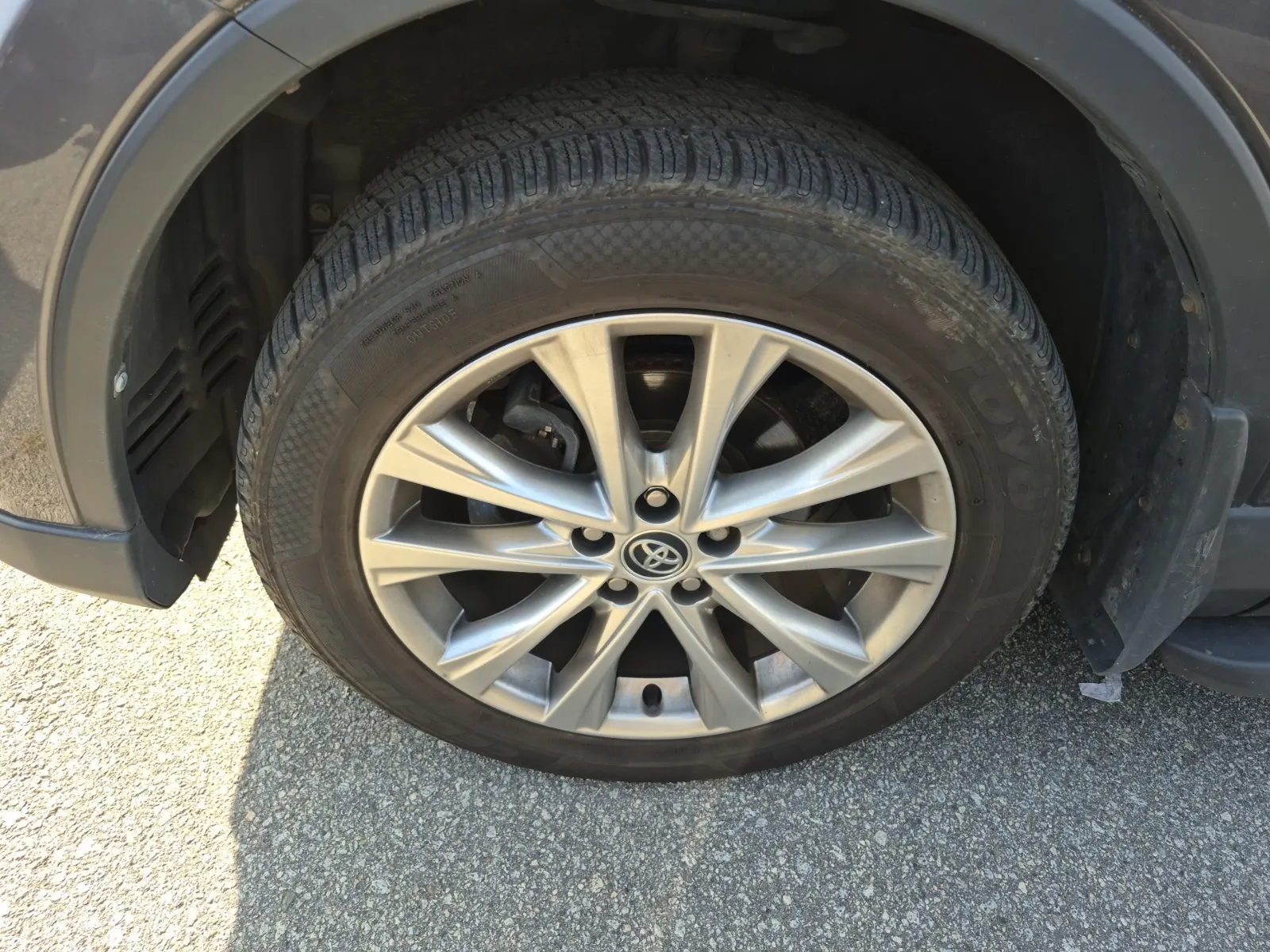 Front driver wheel/tire photo