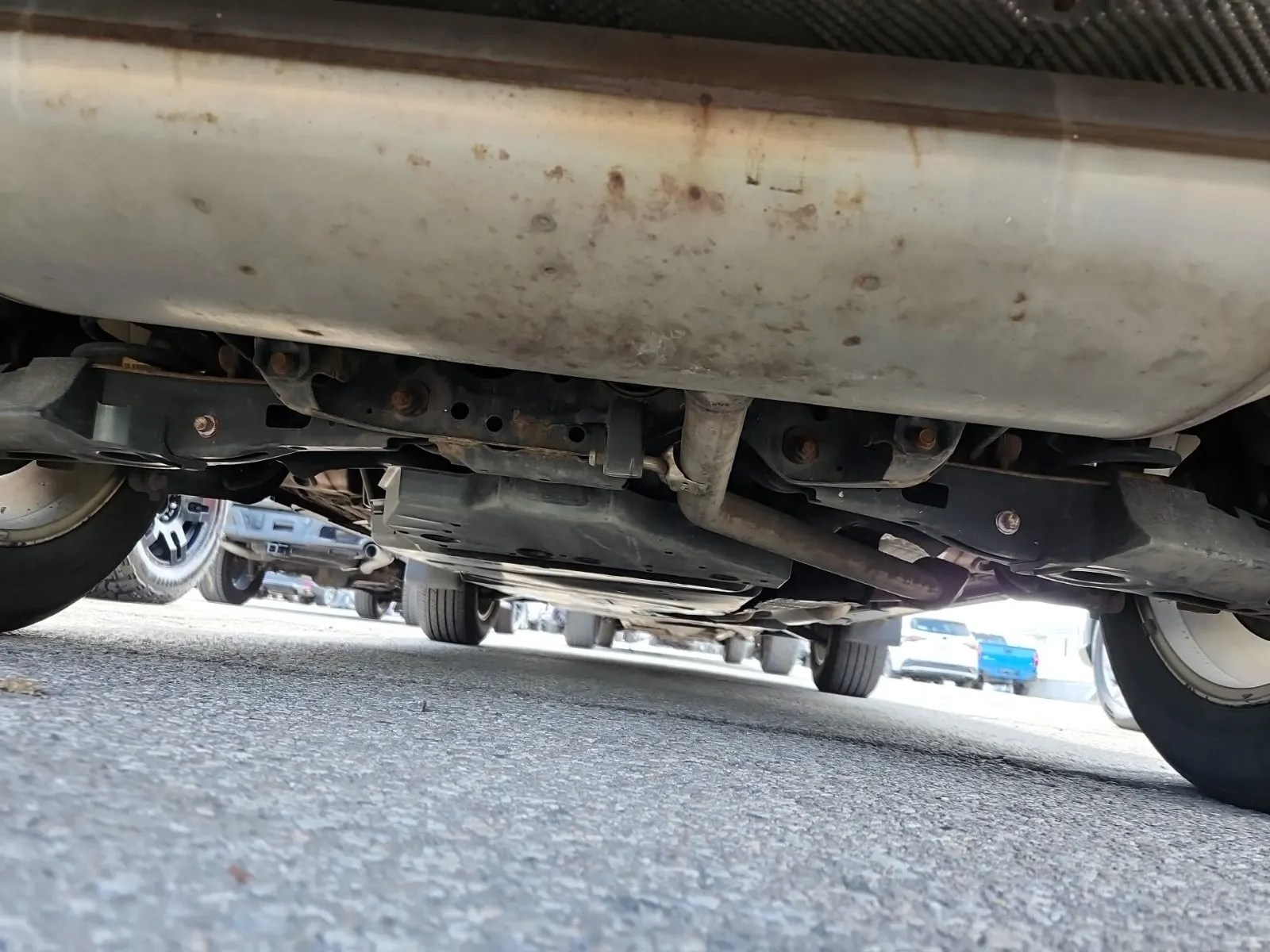 Undercarriage - Rear Photo