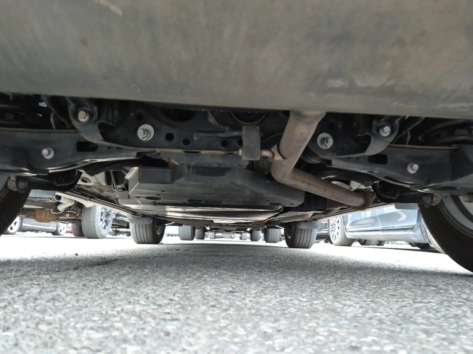 Undercarriage - Rear Photo