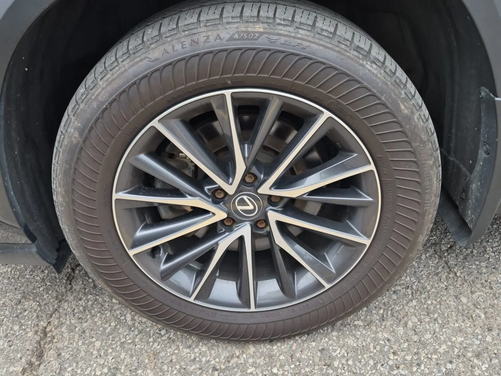 Front driver wheel/tire photo