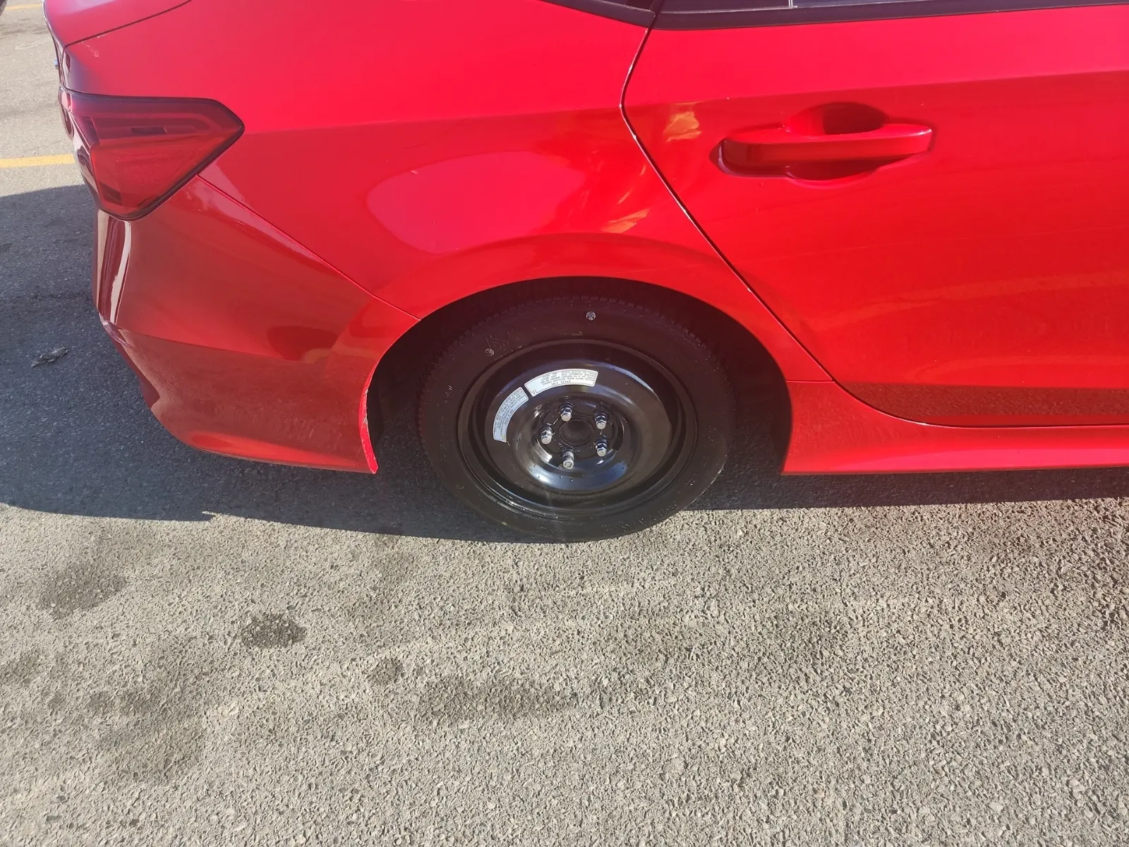 Right Rear Wheel/Tire Photo
