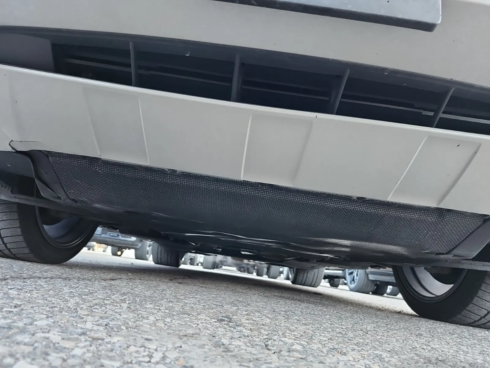 Undercarriage - Front Photo