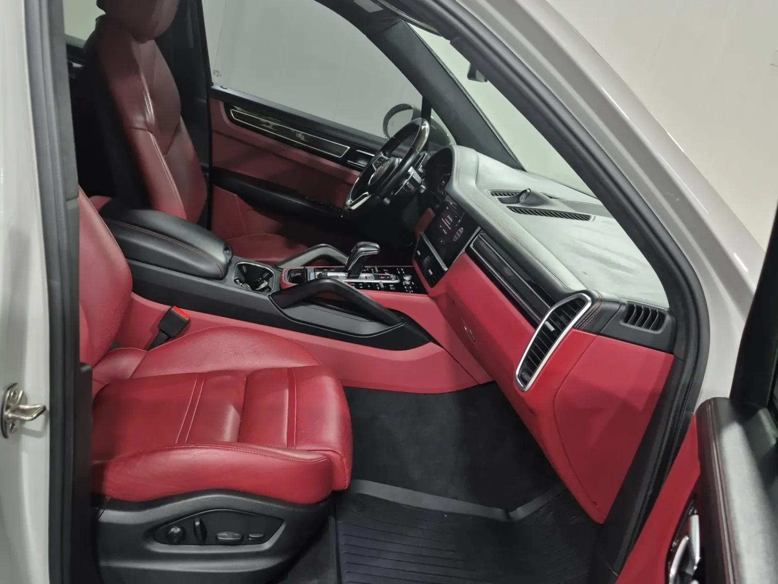 Right Side Interior Photo