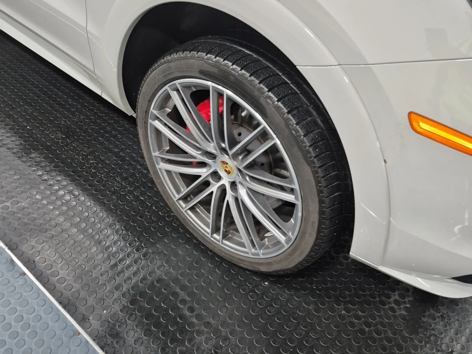 Right Front Wheel/Tire Photo