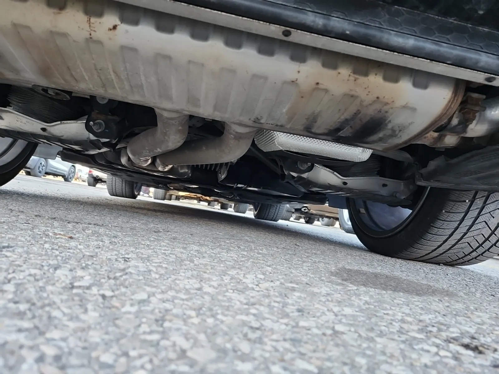 Undercarriage - Rear Photo