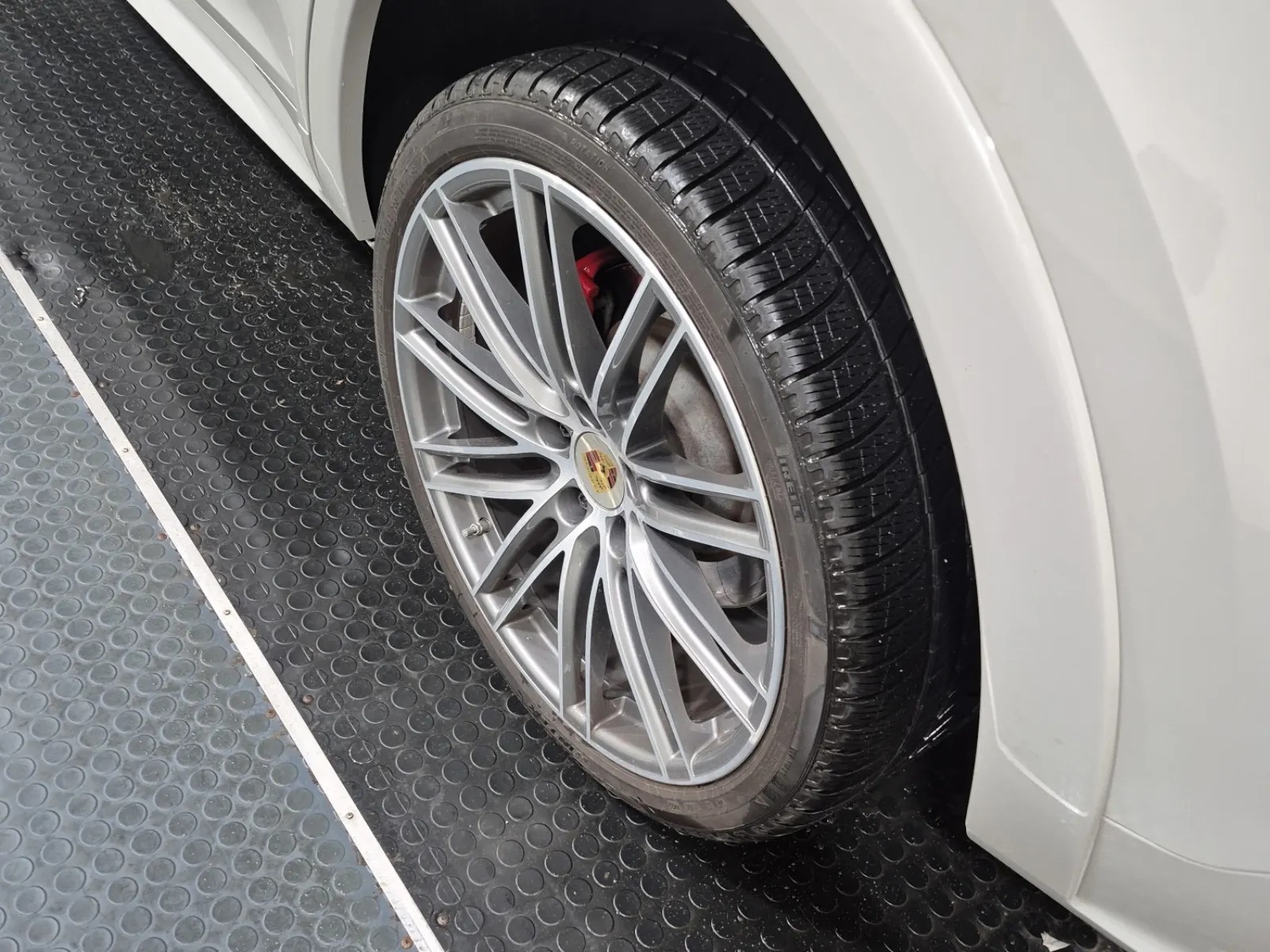 Left Rear Wheel/Tire Photo