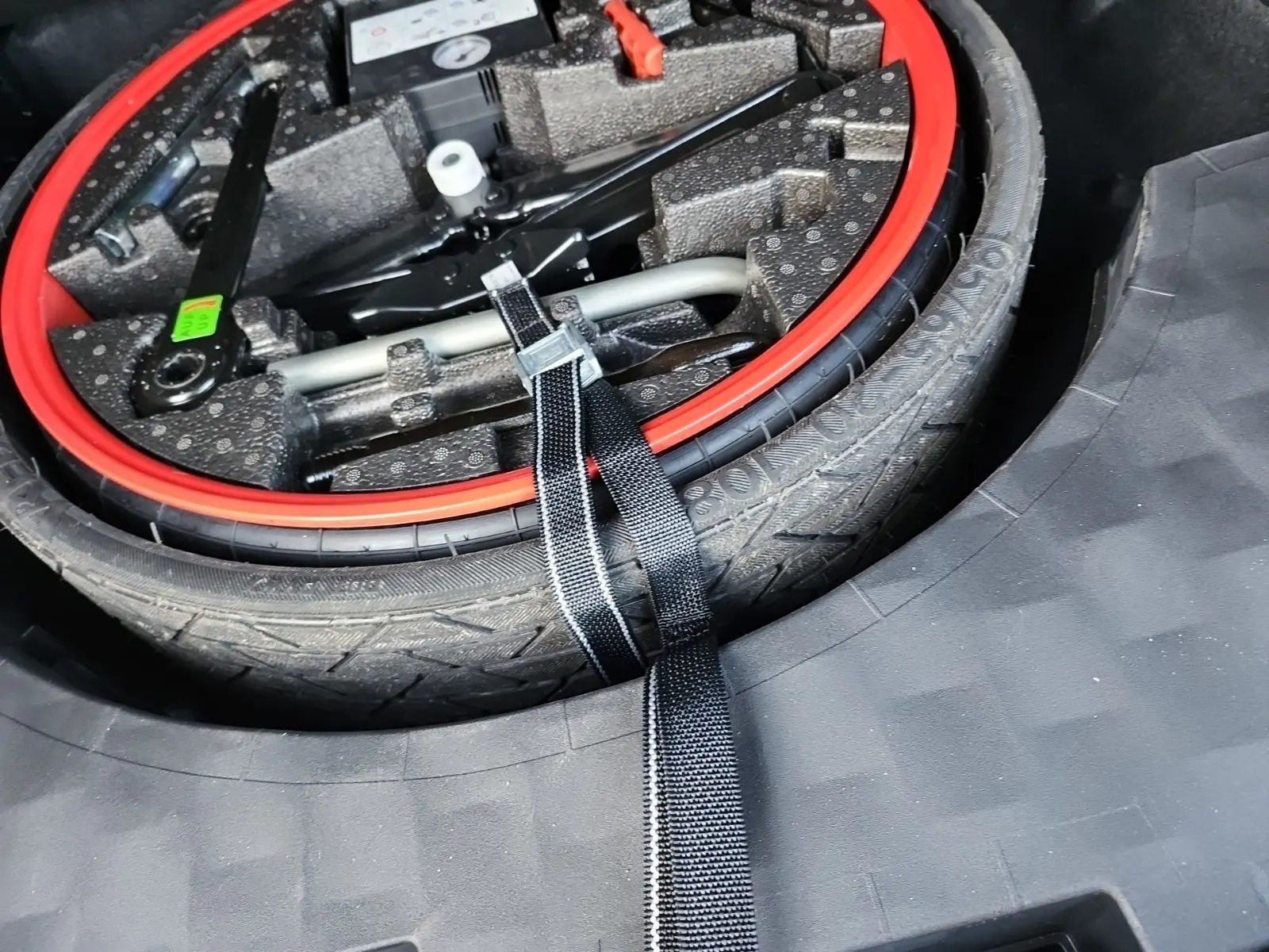 Spare Tire & Wheel Photo