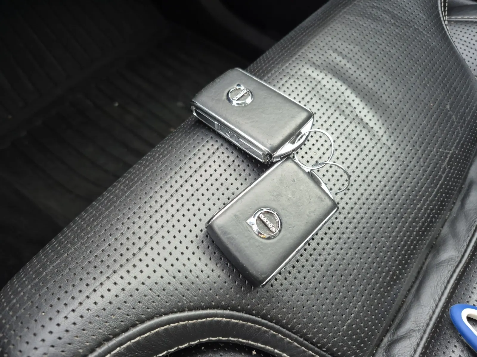Keys/Fobs/Manual Photo