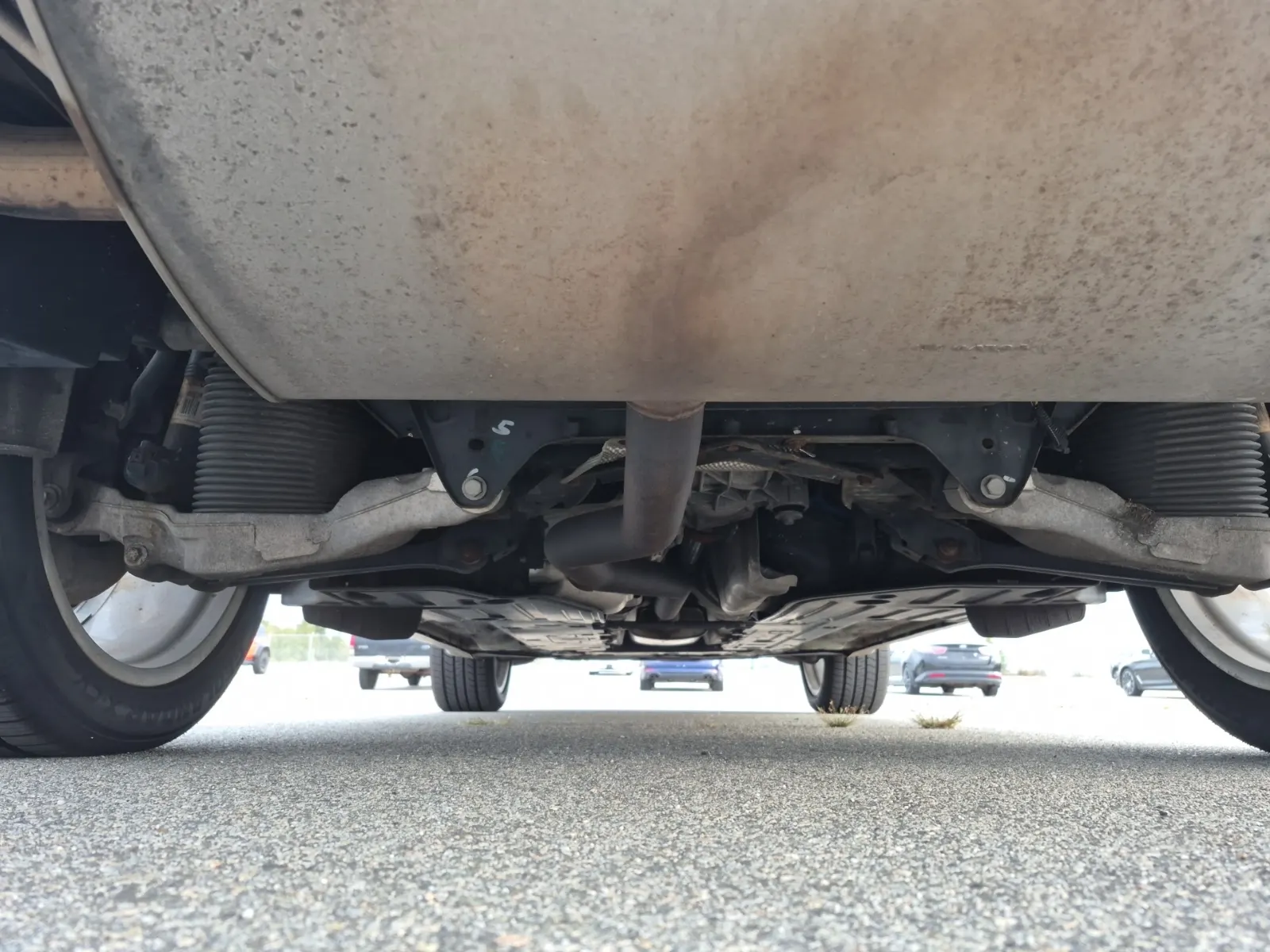 Undercarriage - Rear Photo