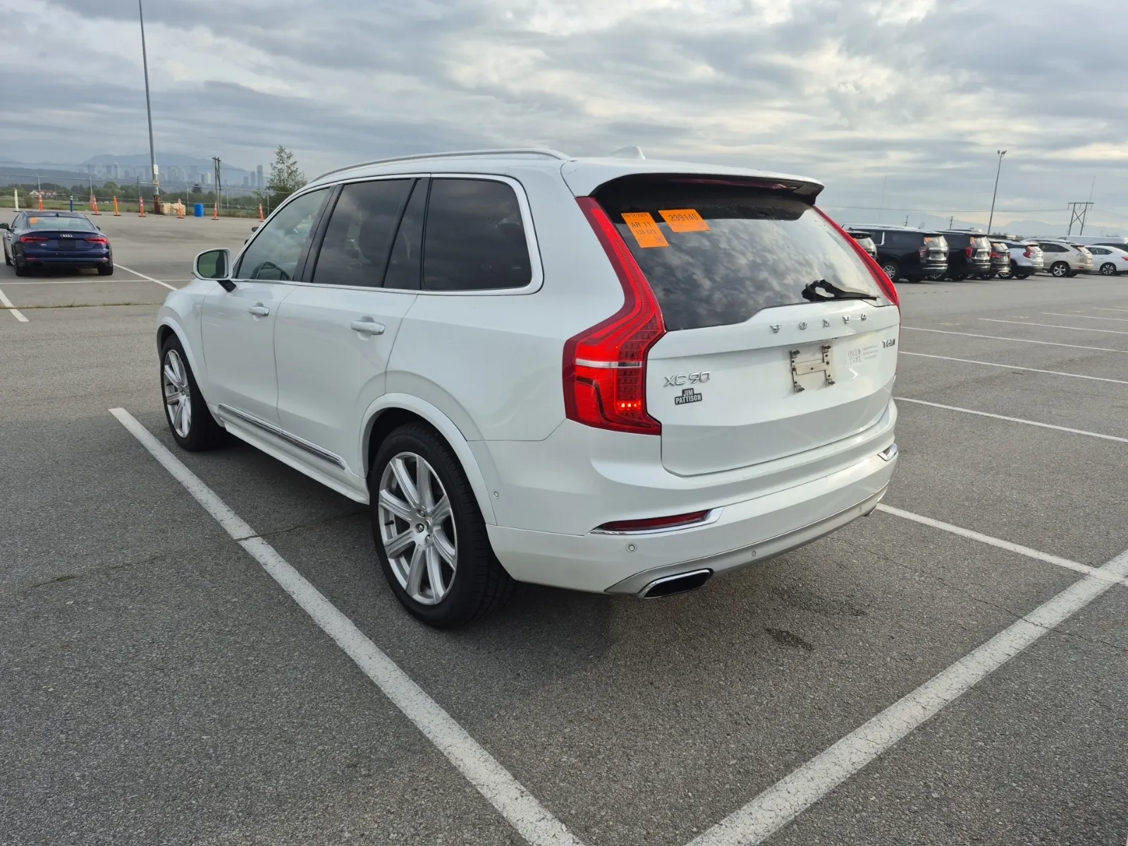 Driver Rear 3/4 Photo