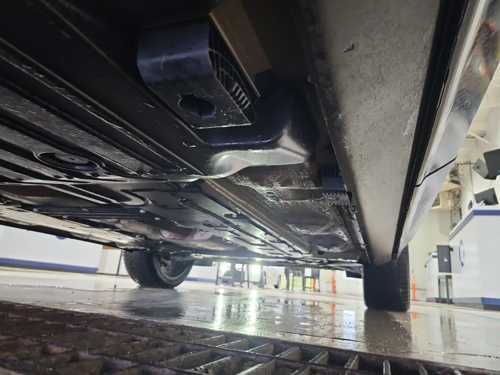 Undercarriage - Passenger Photo