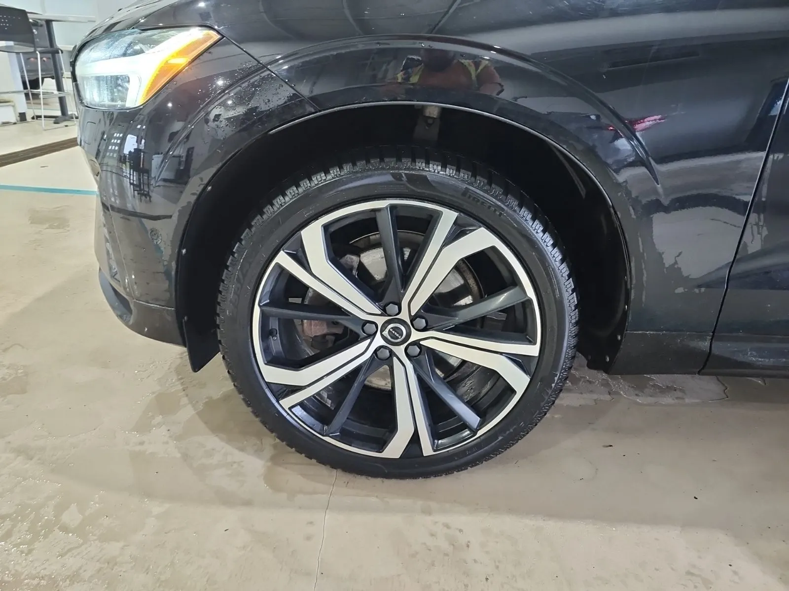 Front driver wheel/tire photo