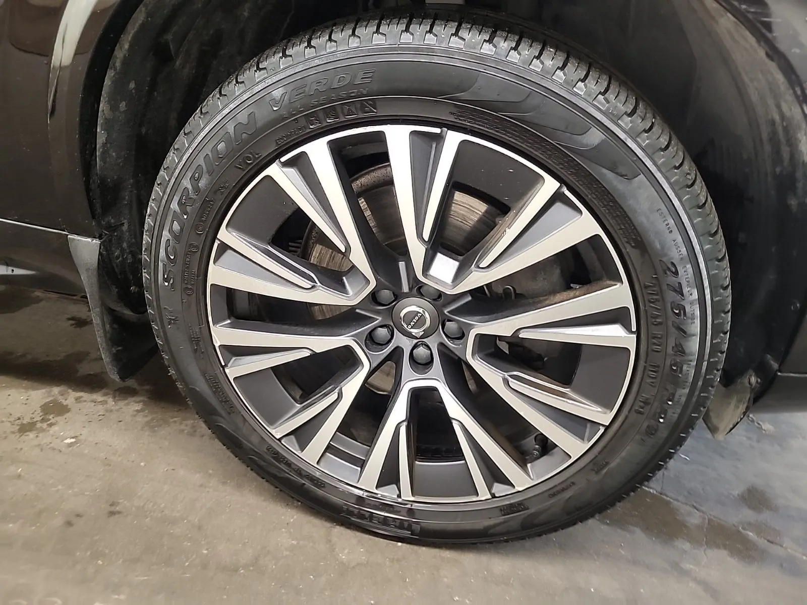 Right Front Wheel/Tire Photo
