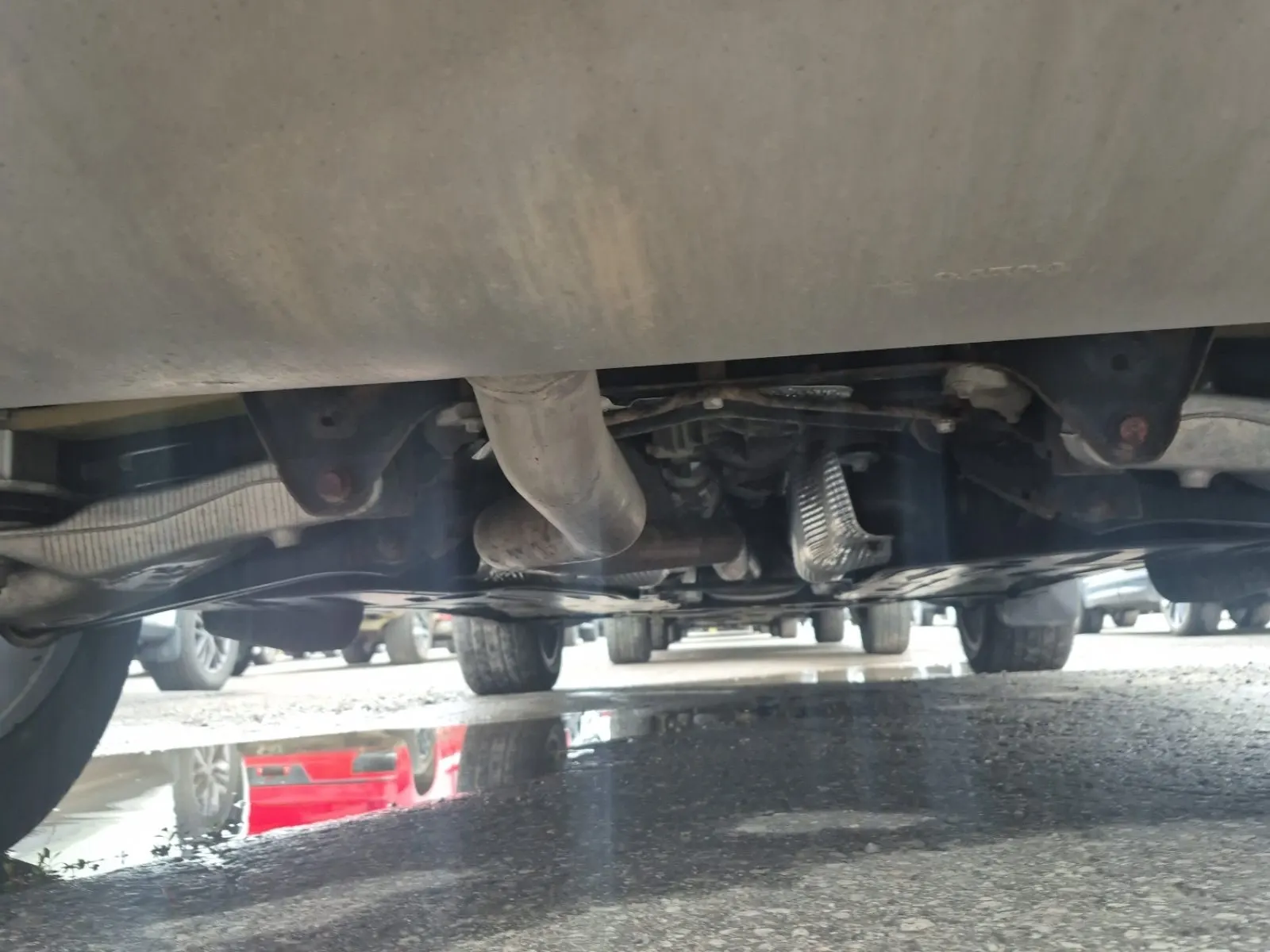 Undercarriage - Rear Photo