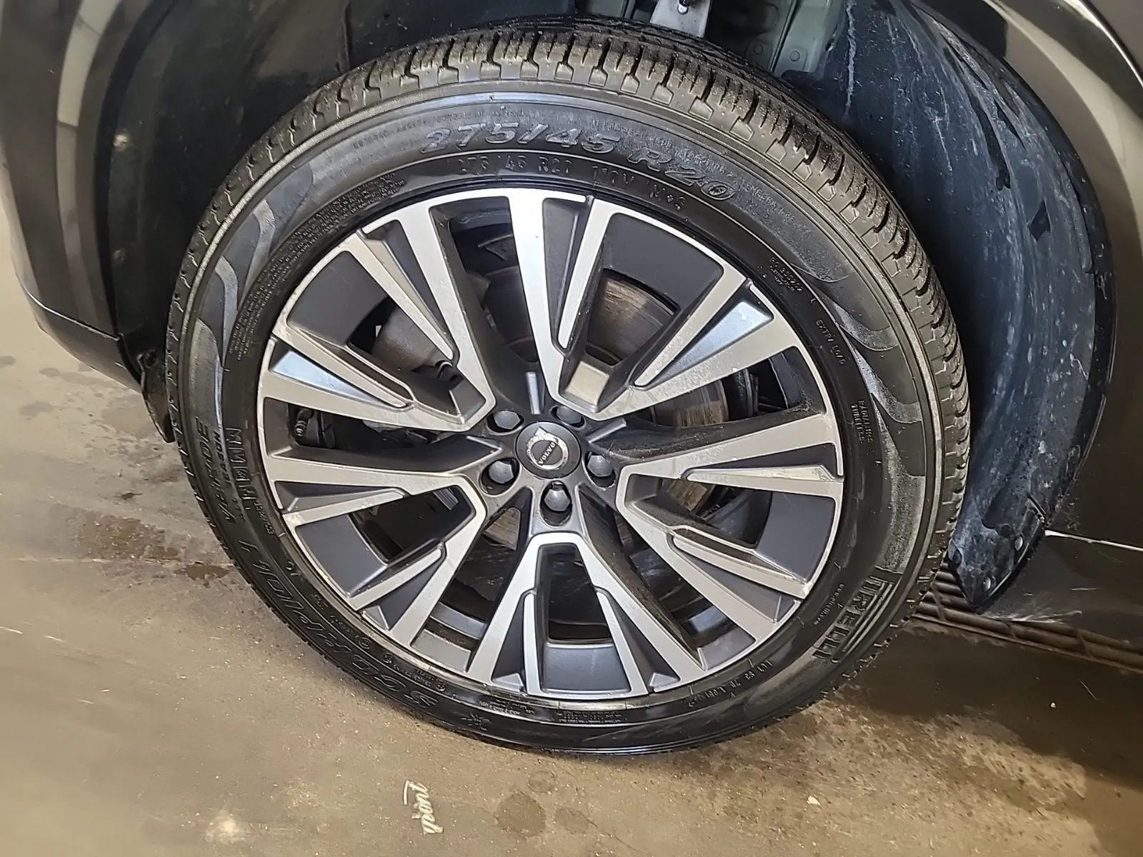 Front driver wheel/tire photo