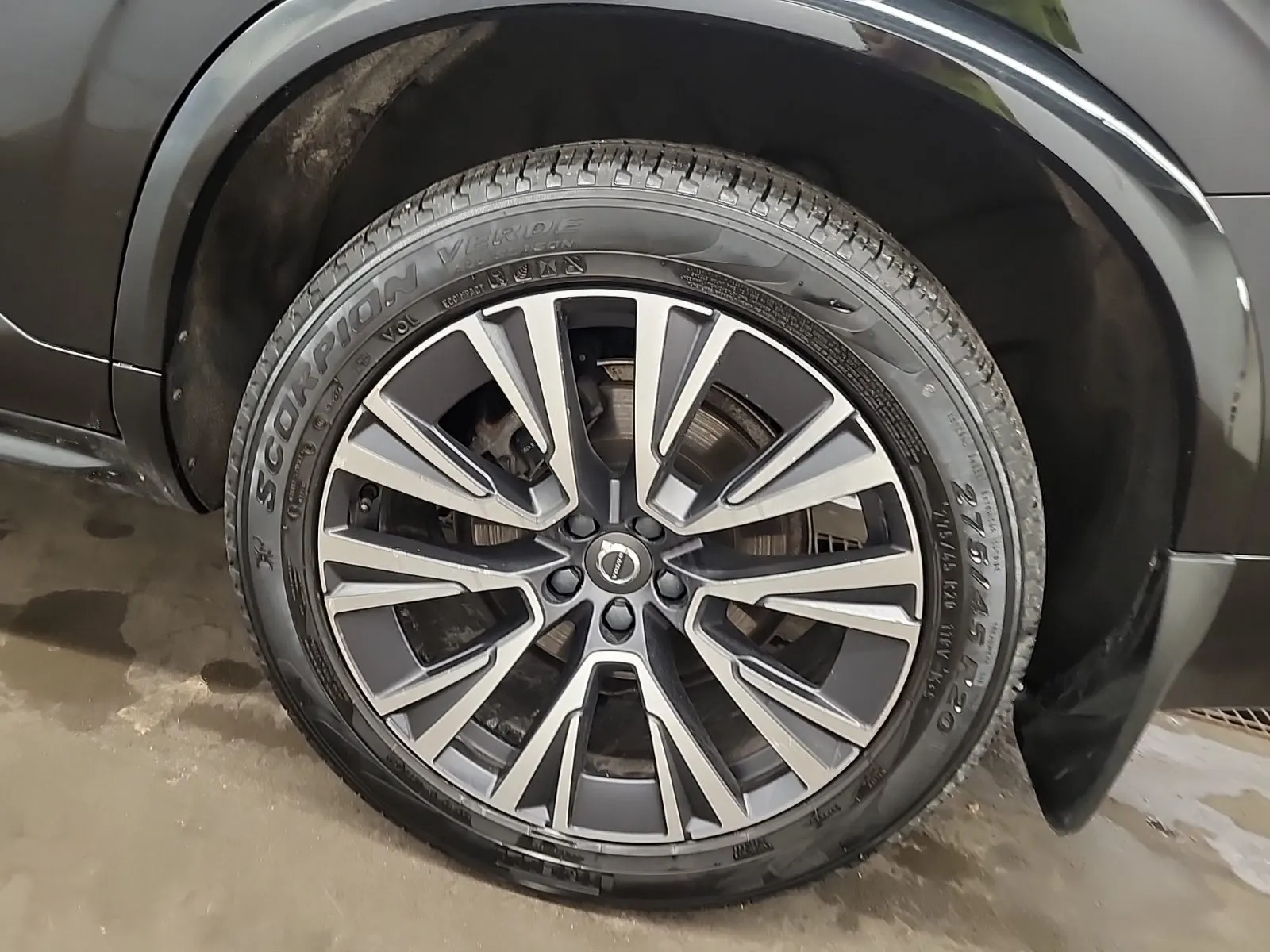 Left Rear Wheel/Tire Photo