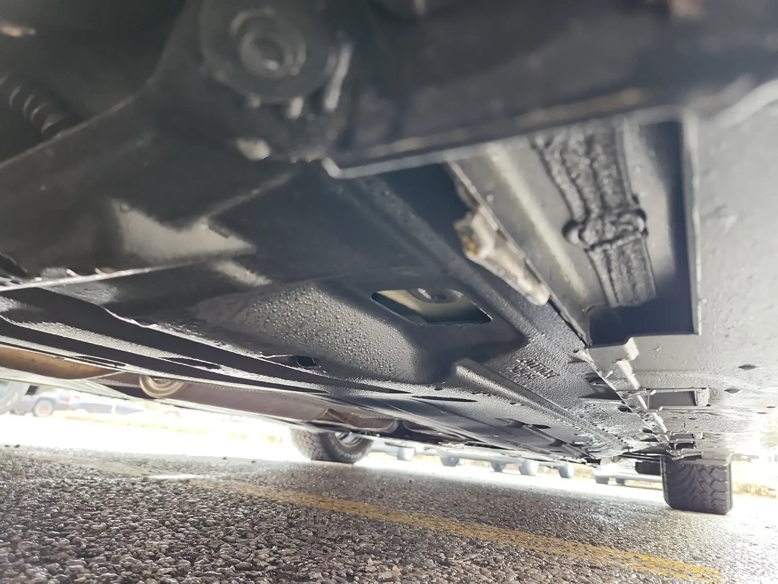 Undercarriage - Passenger Photo
