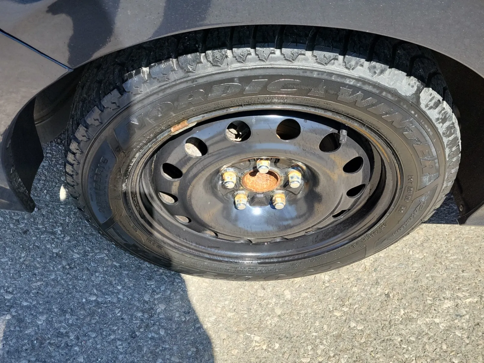 Right Rear Wheel/Tire Photo