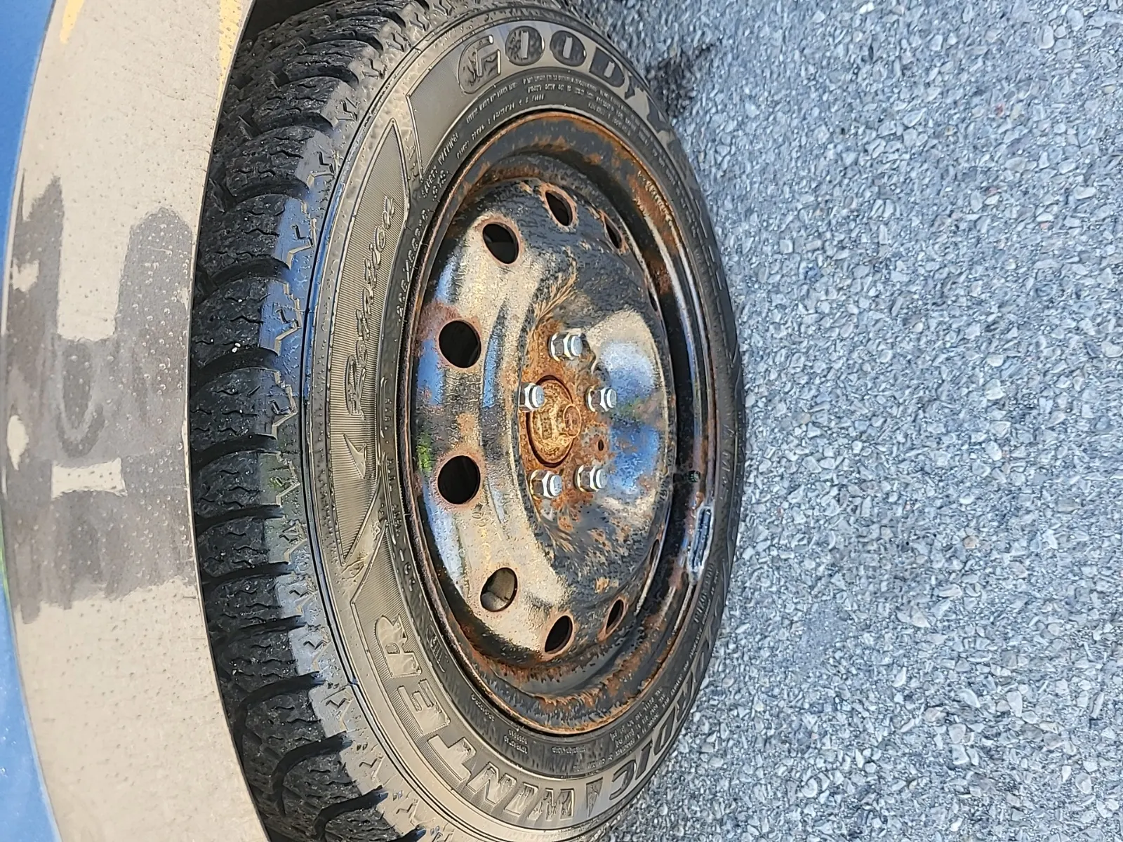 Front driver wheel/tire photo