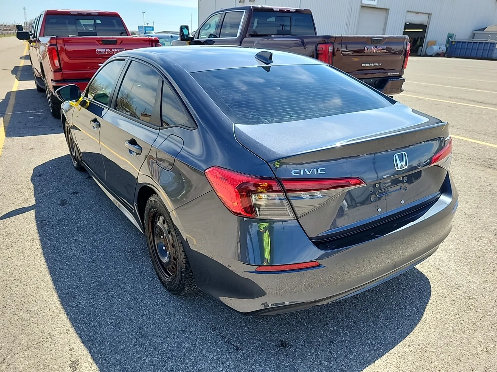 Driver Rear 3/4 Photo