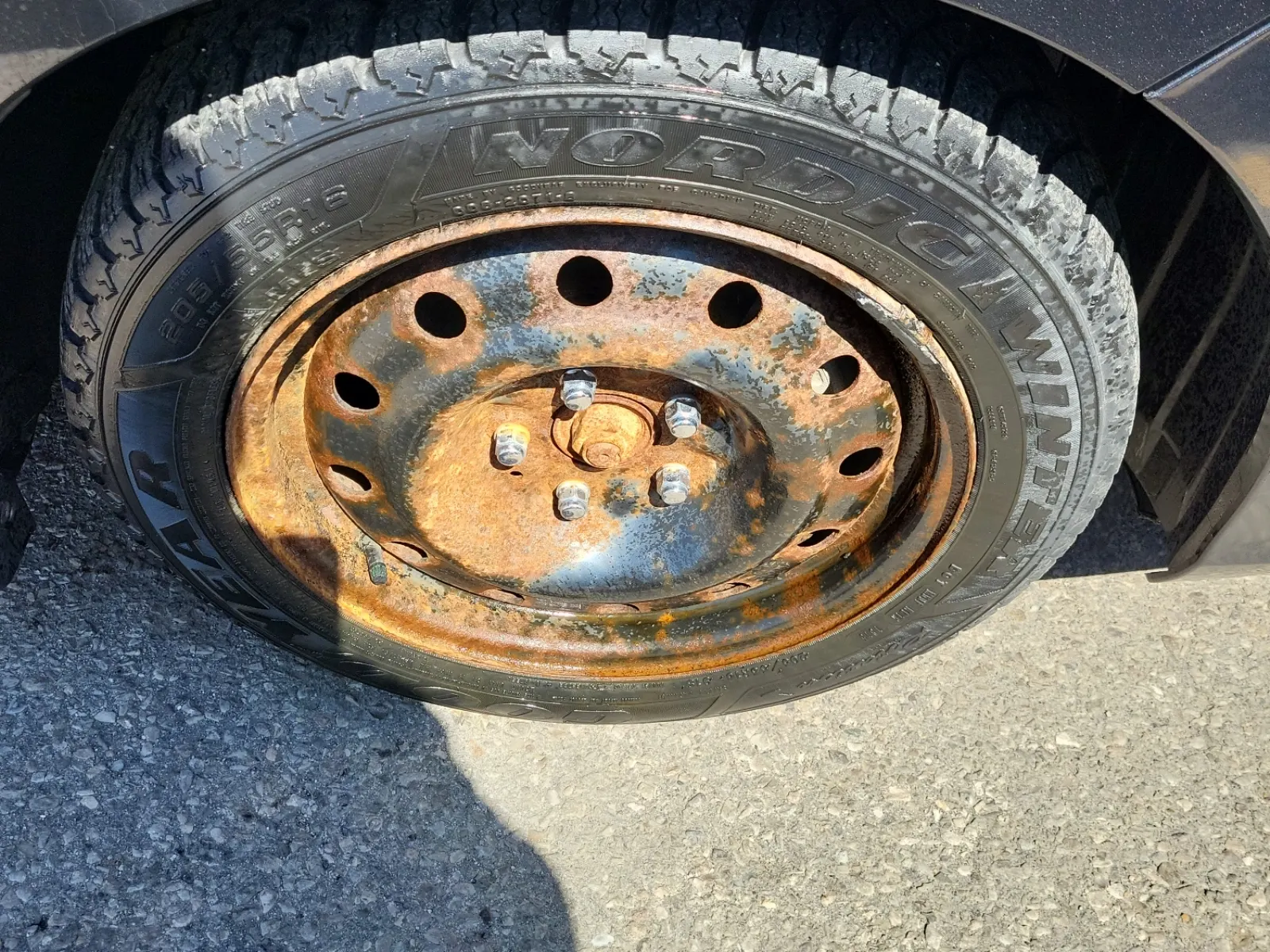 Right Front Wheel/Tire Photo