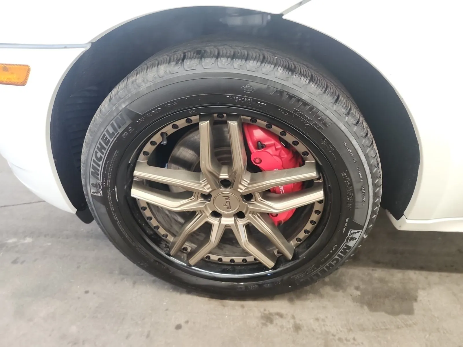 Front driver wheel/tire photo