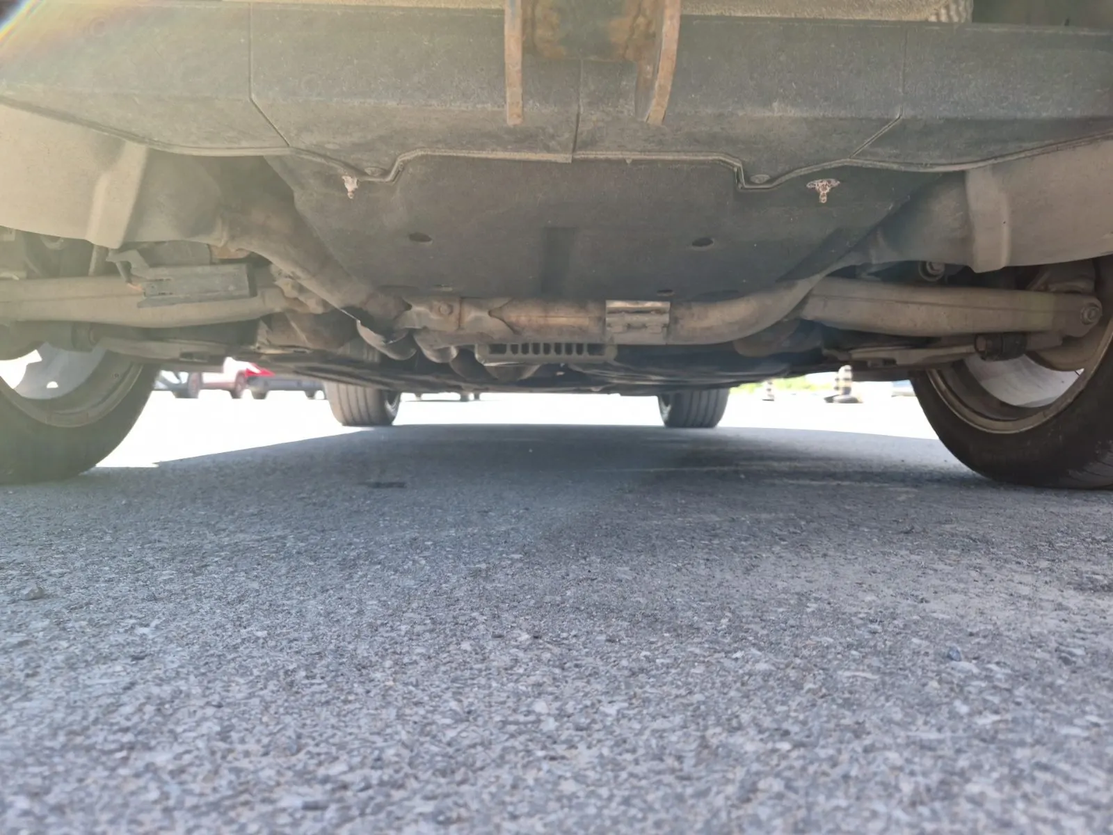 Undercarriage - Rear Photo