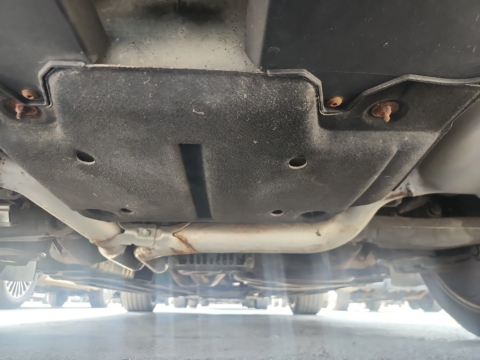 Undercarriage - Rear Photo