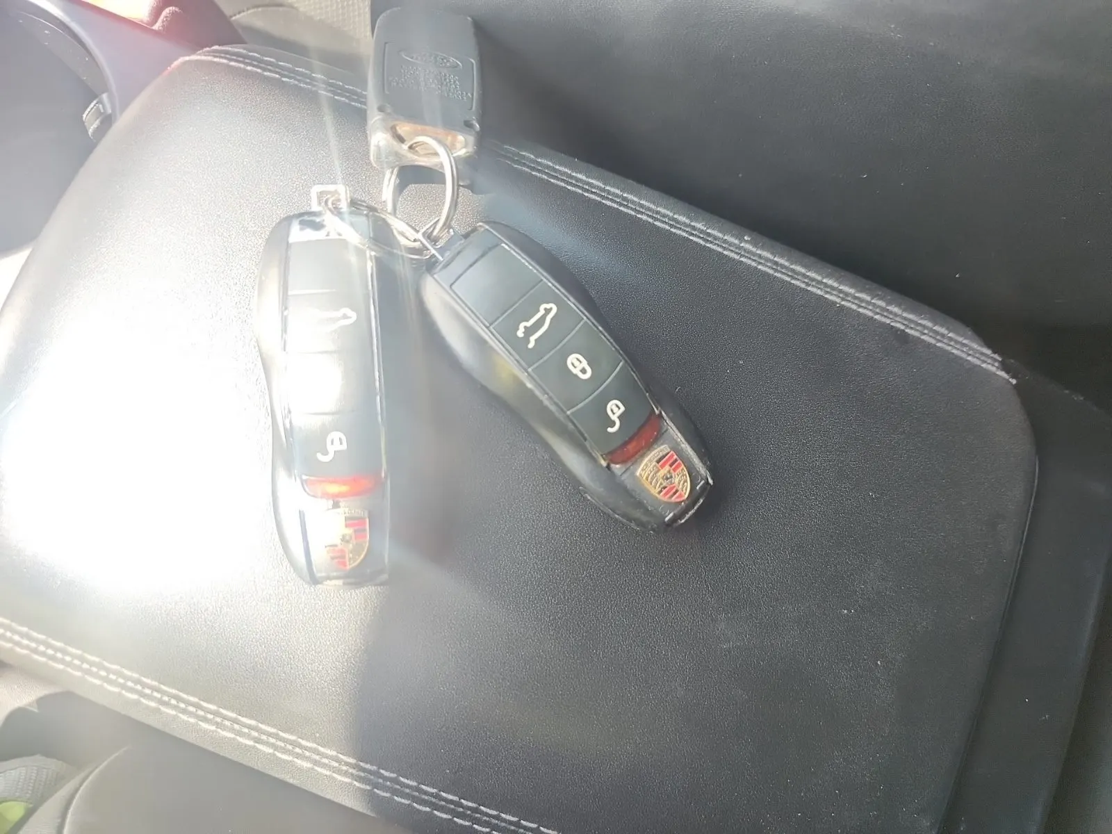 Keys/Fobs/Manual Photo