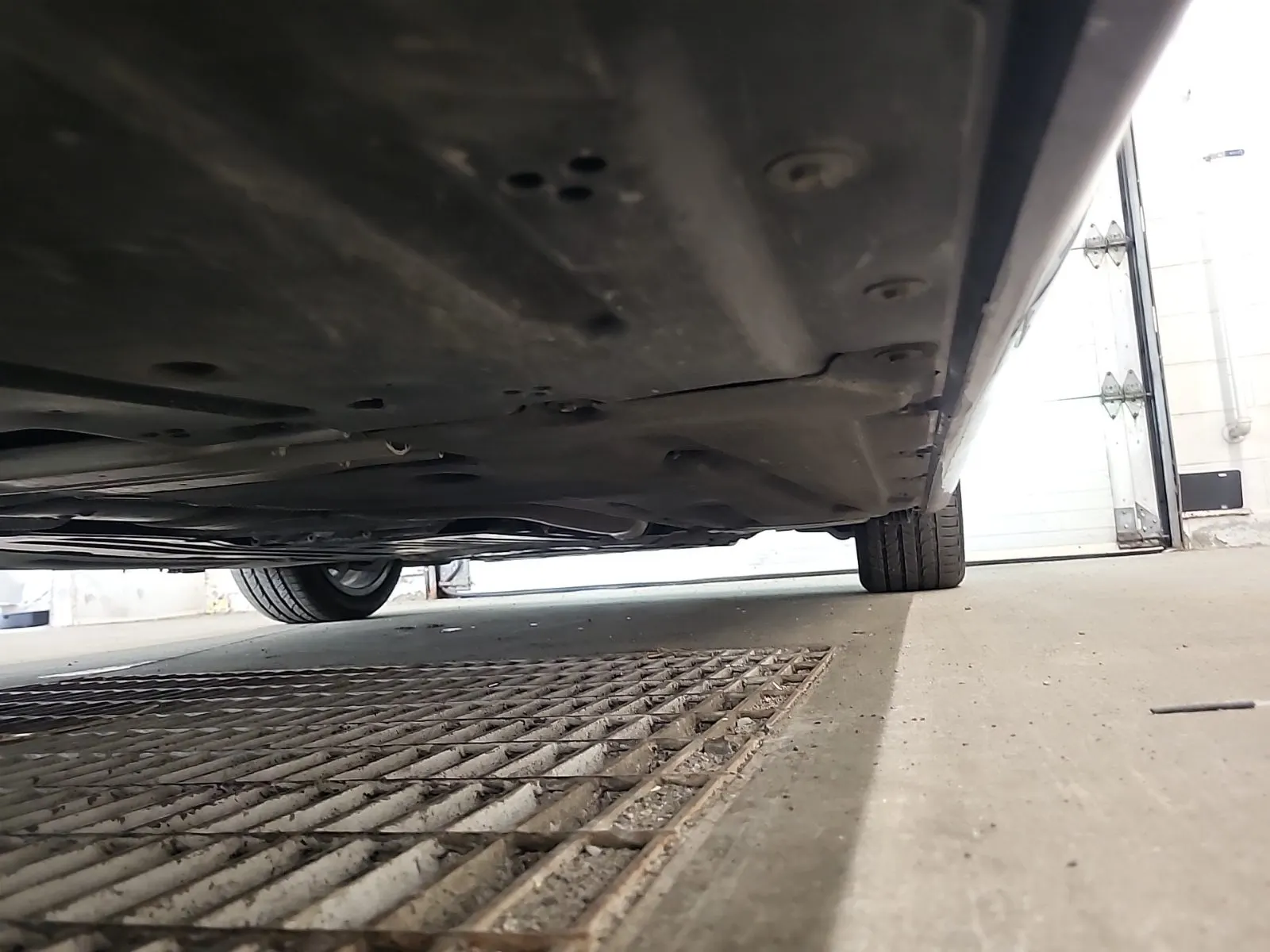 Undercarriage - Passenger Photo