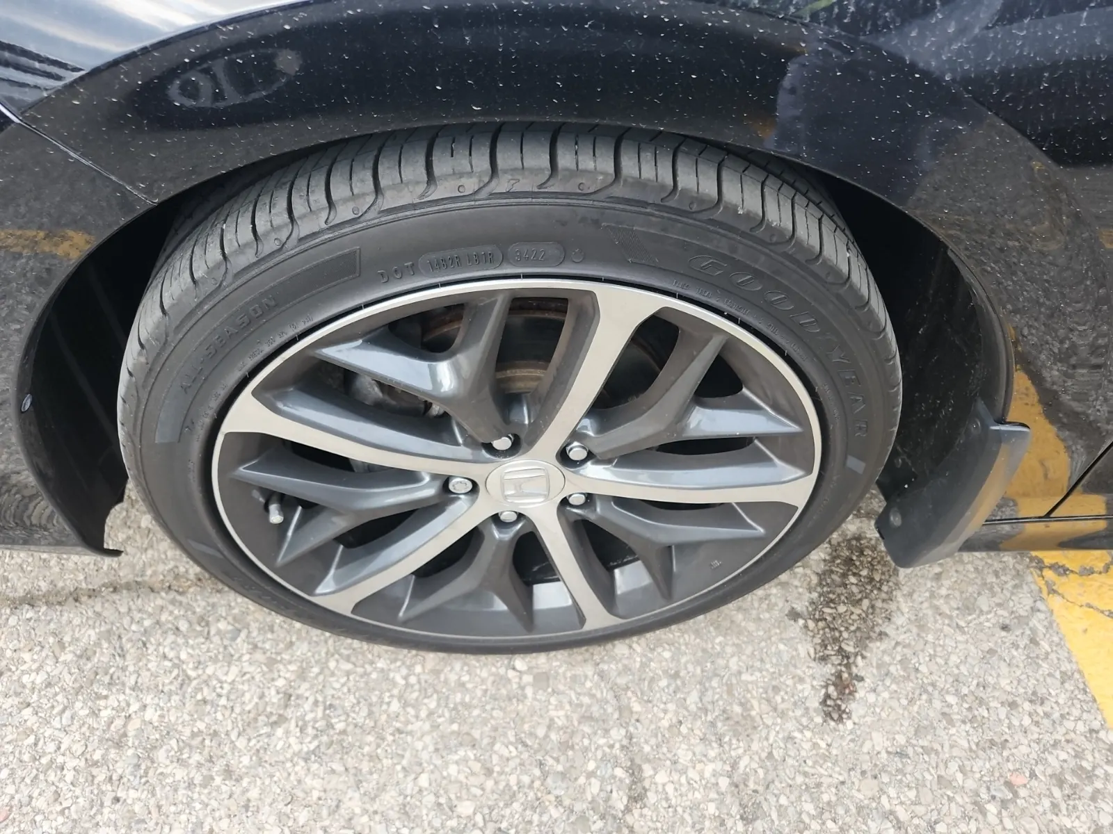 Front driver wheel/tire photo