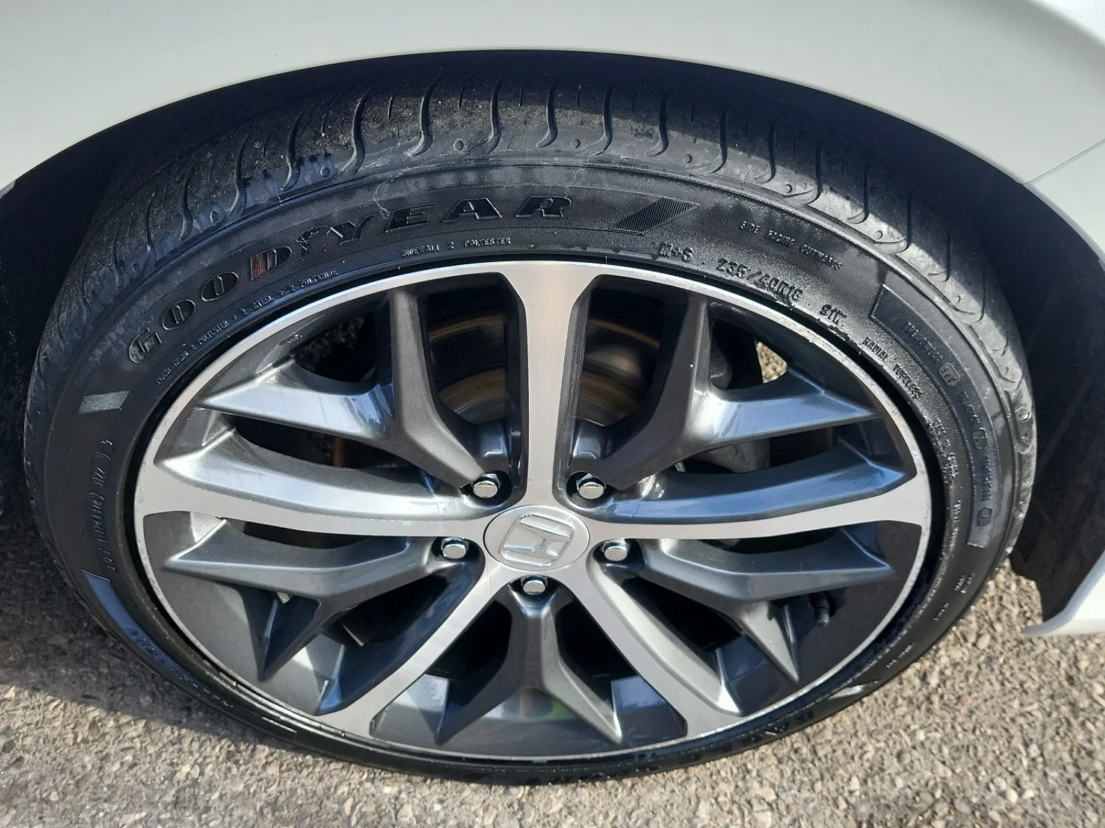 Right Front Wheel/Tire Photo