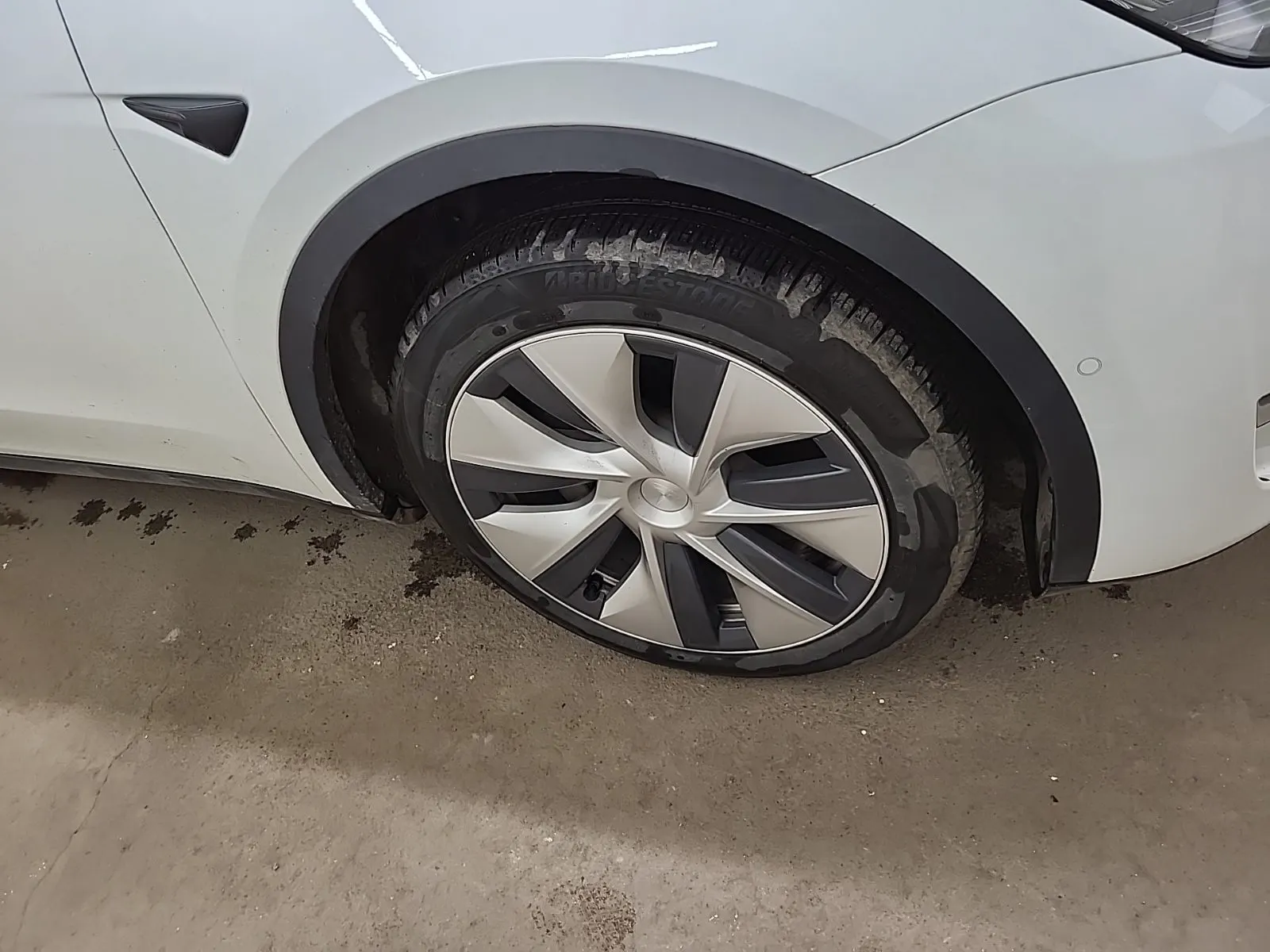 Right Front Wheel/Tire Photo