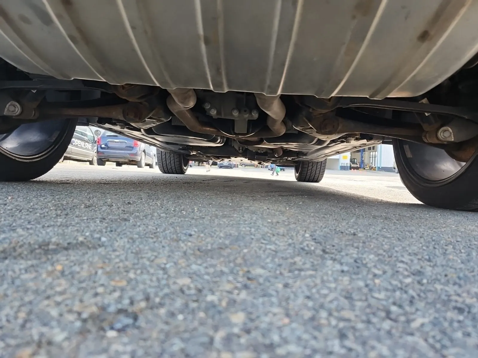 Undercarriage - Rear Photo