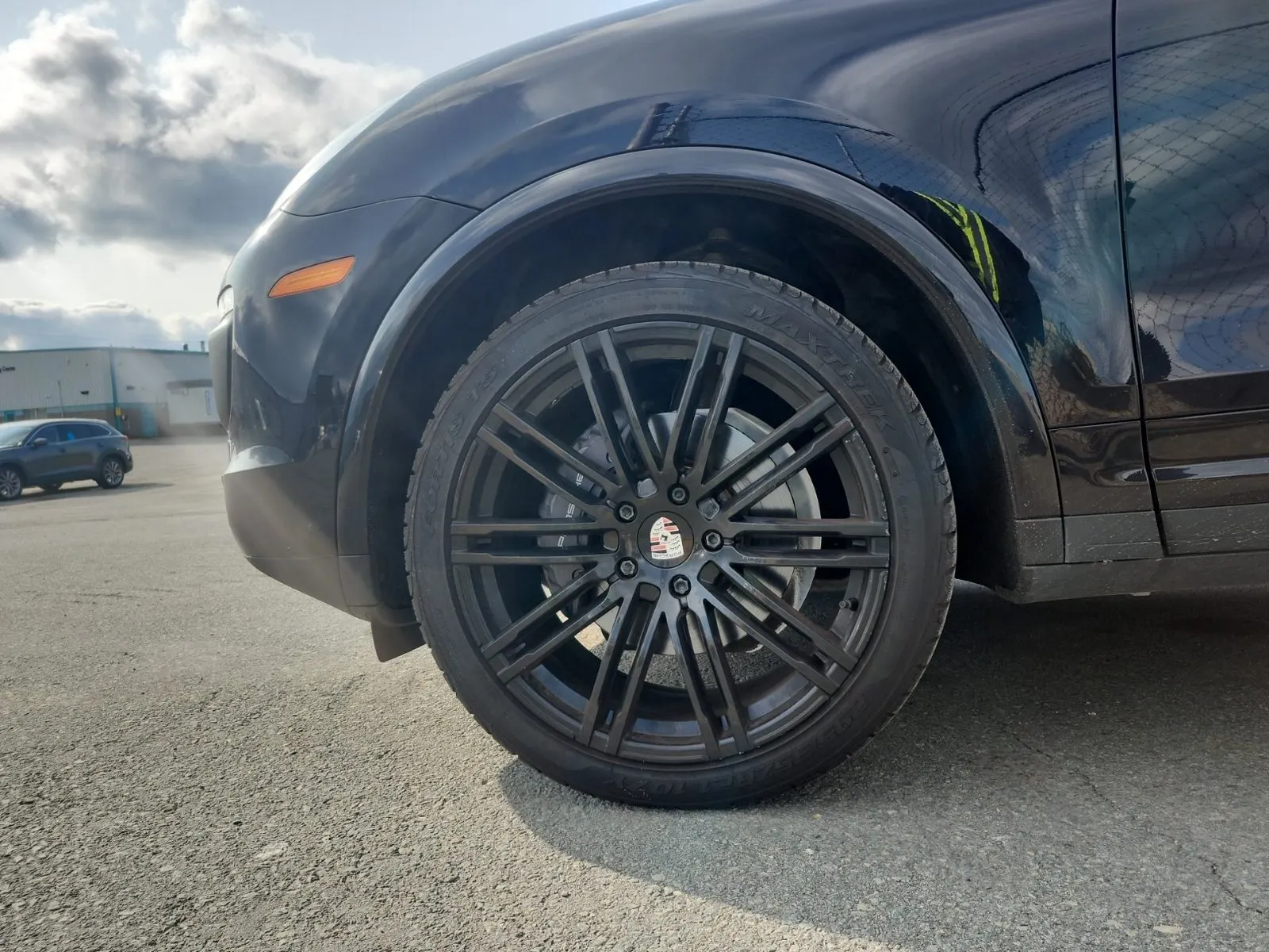 Front driver wheel/tire photo