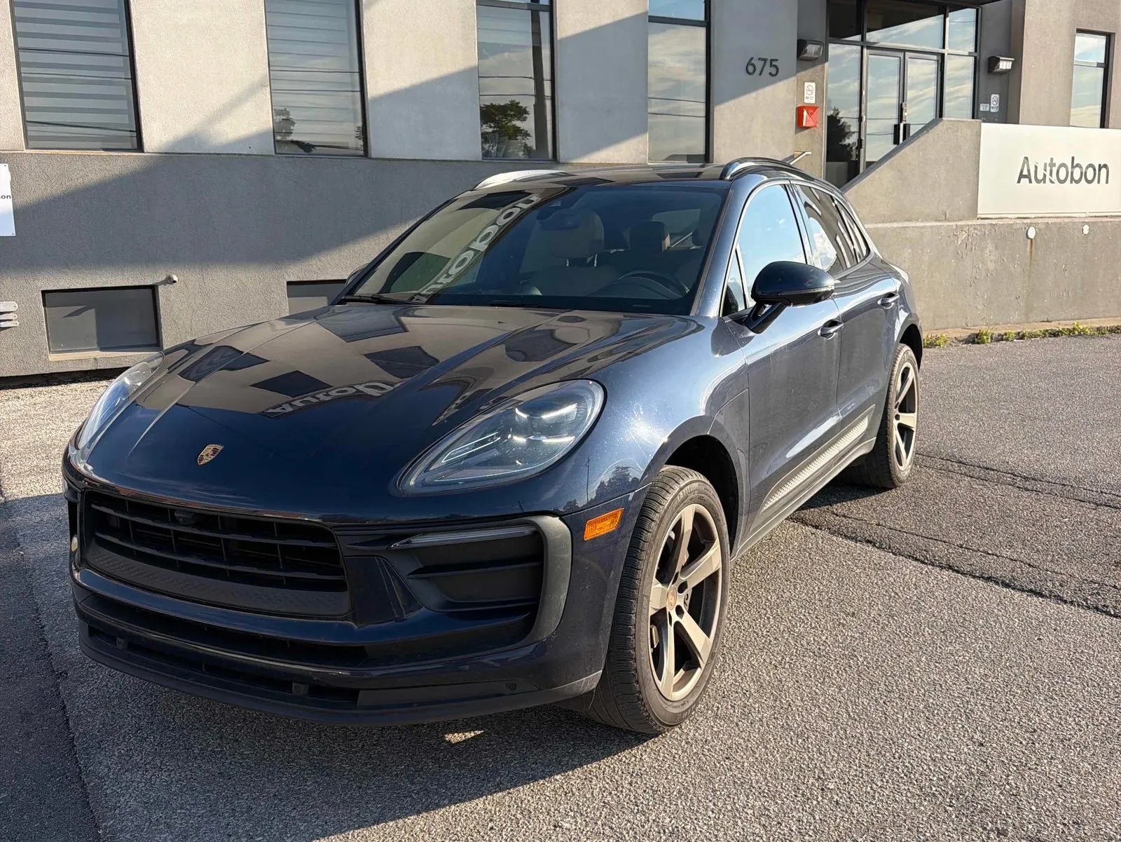 3/4 Front (Main image)