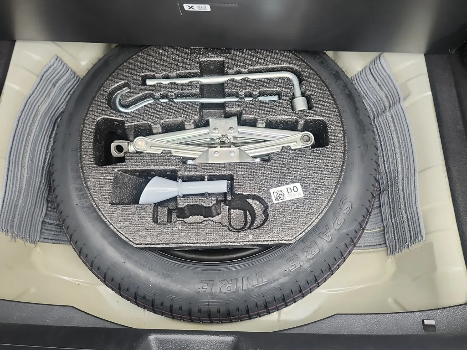 Spare Tire & Wheel Photo