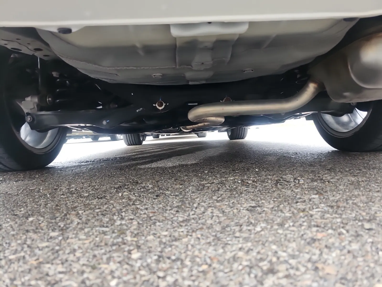 Undercarriage - Rear Photo