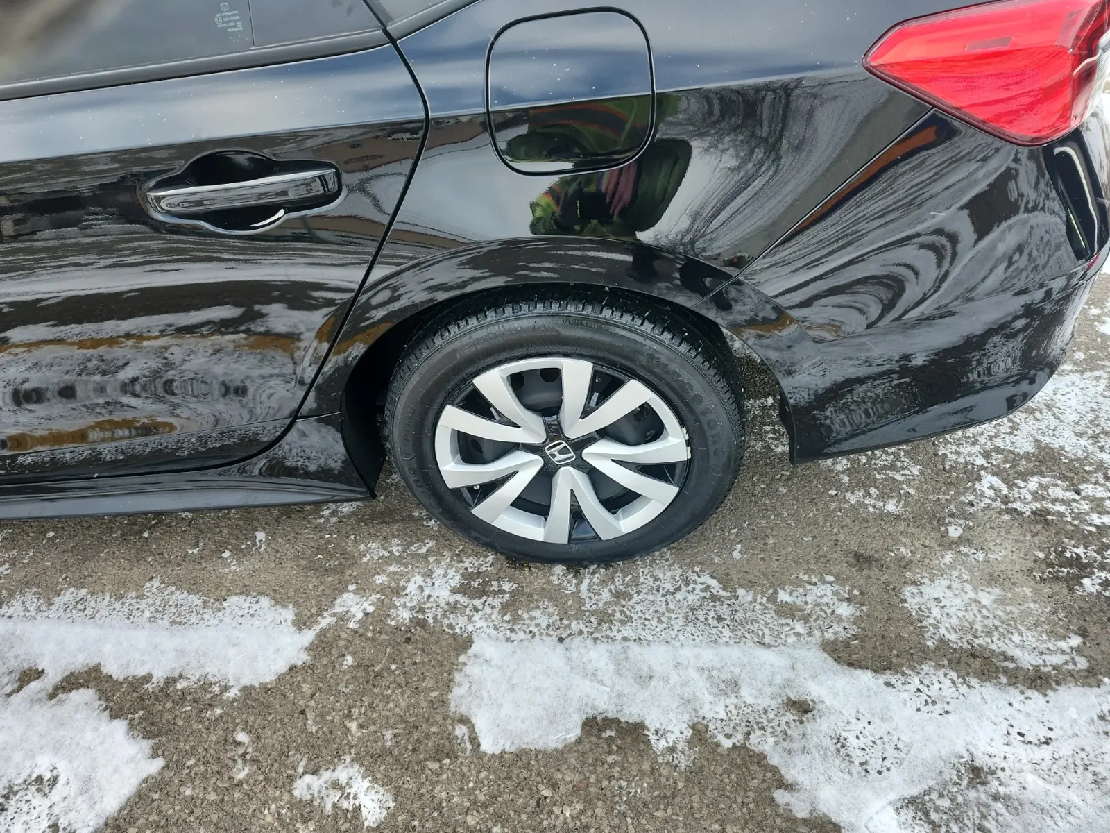 Left Rear Wheel/Tire Photo