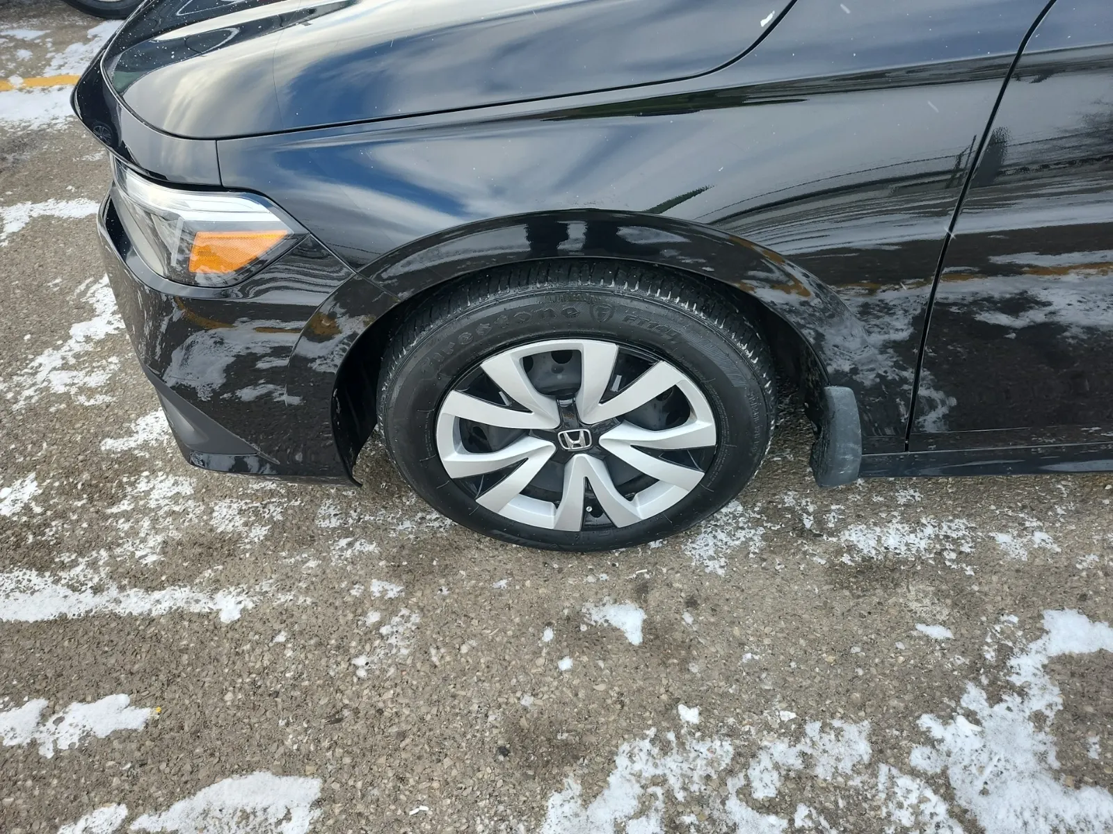 Front driver wheel/tire photo
