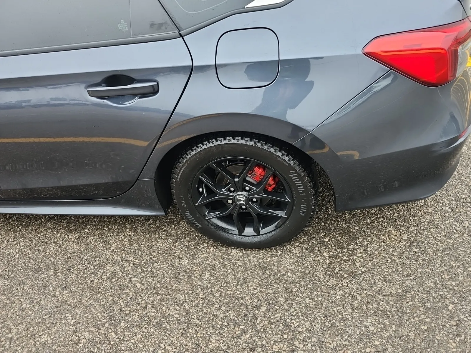Left Rear Wheel/Tire Photo