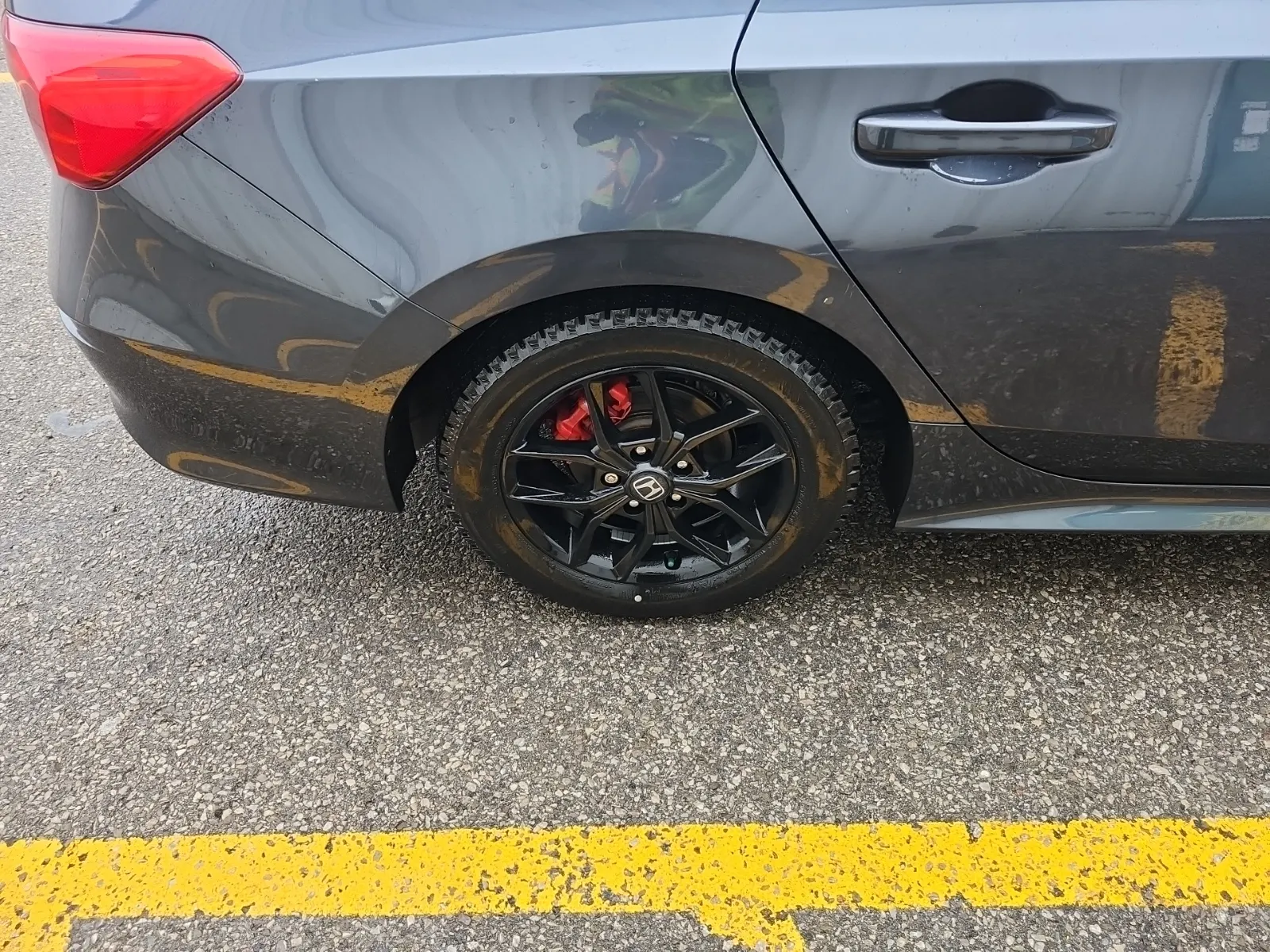 Right Rear Wheel/Tire Photo