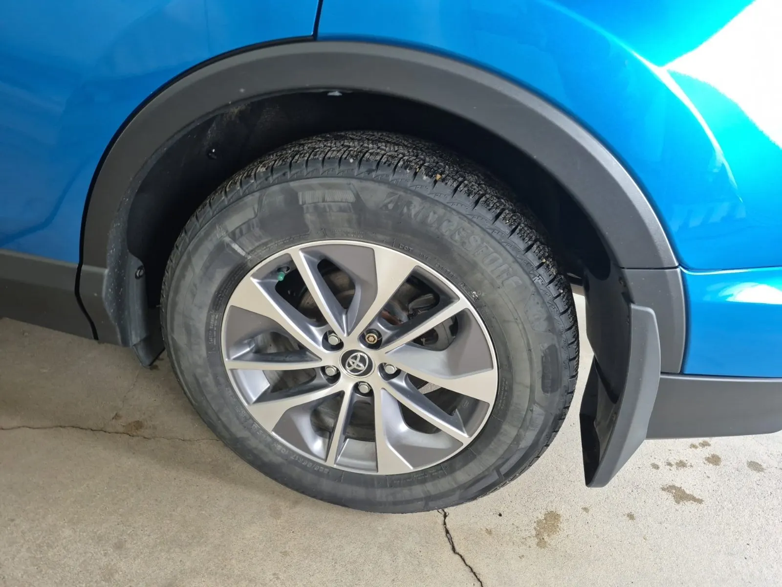Left Rear Wheel/Tire Photo